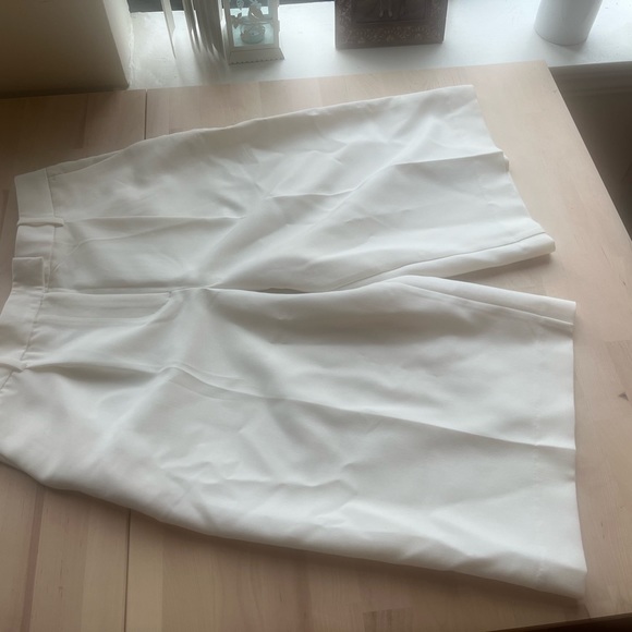 ZARA PLEATED BERMUDA SHORTS OYSTER WHITE - Picture 2 of 4